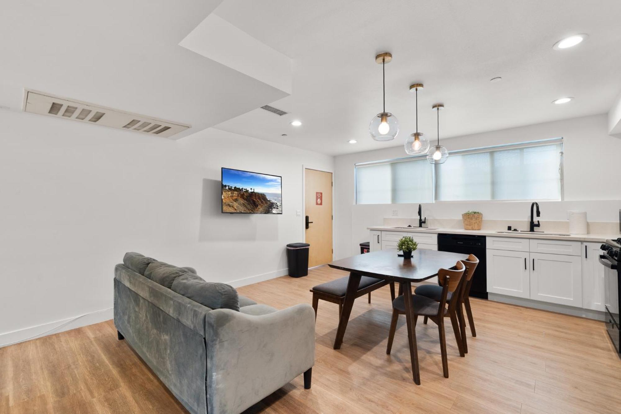 Spacious 1-Bd Hideaway Close To Usc Room With Share Livingroom Лос-Анджелес Экстерьер фото